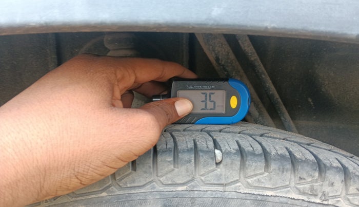 2016 Renault Kwid RXT 1.0 AMT, Petrol, Automatic, 81,938 km, tyre