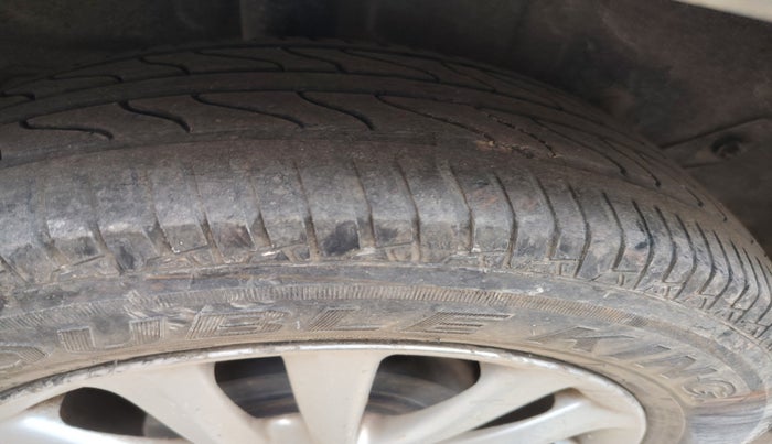 2011 Toyota Etios V, Petrol, Manual, 94,626 km, tyre
