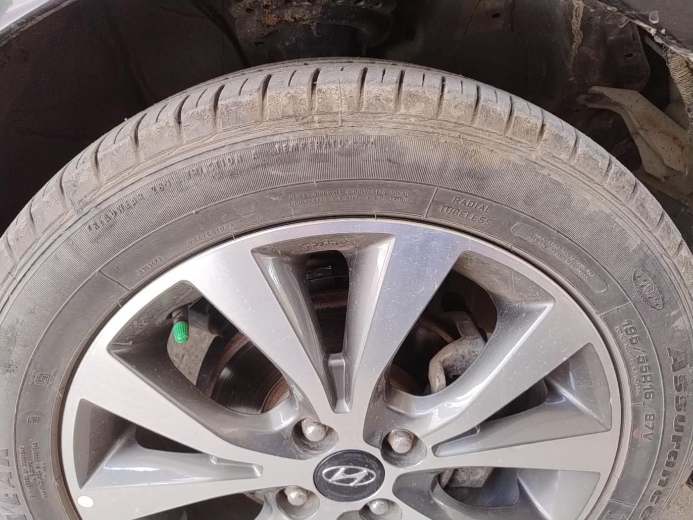 2016 Hyundai Verna 1.6 VTVT SX AT, Petrol, Automatic, 98,000 km, tyre