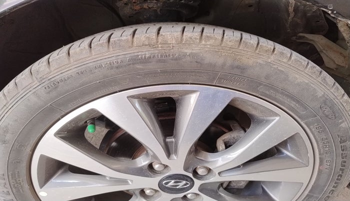 2016 Hyundai Verna 1.6 VTVT SX AT, Petrol, Automatic, 98,000 km, tyre