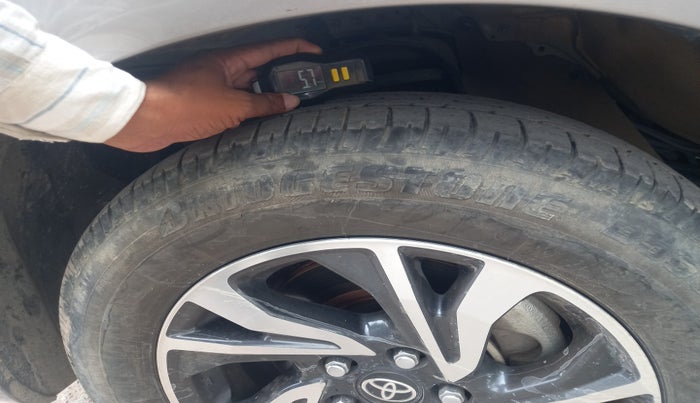 2022 Toyota Innova Crysta 2.4 GX 8 STR, Diesel, Manual, 35,877 km, tyre