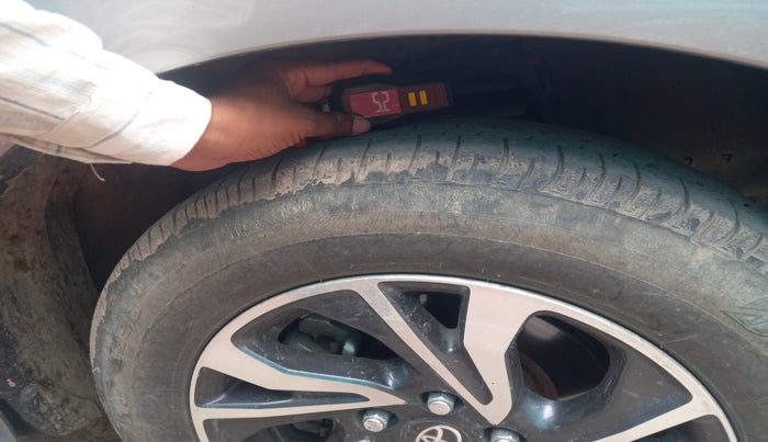 2022 Toyota Innova Crysta 2.4 GX 8 STR, Diesel, Manual, 35,877 km, tyre