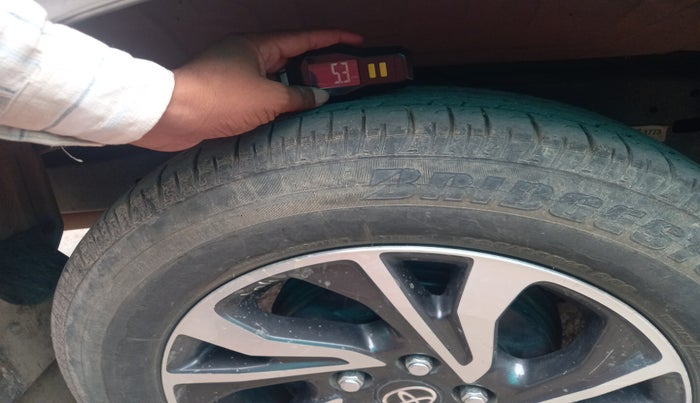 2022 Toyota Innova Crysta 2.4 GX 8 STR, Diesel, Manual, 35,877 km, tyre