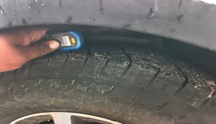 2018 Mahindra XUV500 W11, Diesel, Manual, 1,14,500 km, tyre