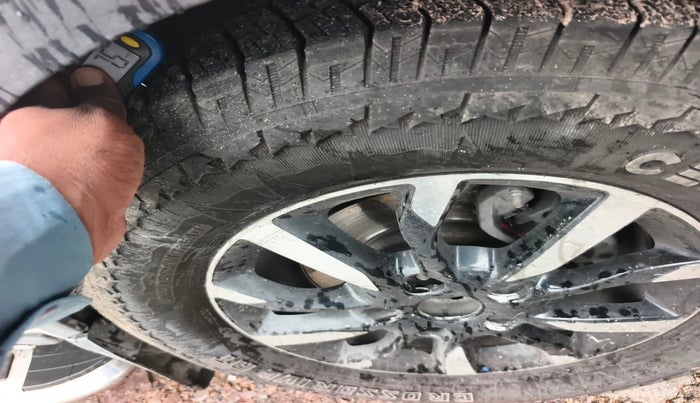2018 Mahindra XUV500 W11, Diesel, Manual, 1,14,500 km, tyre
