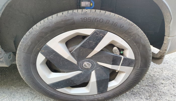 2021 Nissan MAGNITE XL, Petrol, Manual, 68,168 km, tyre