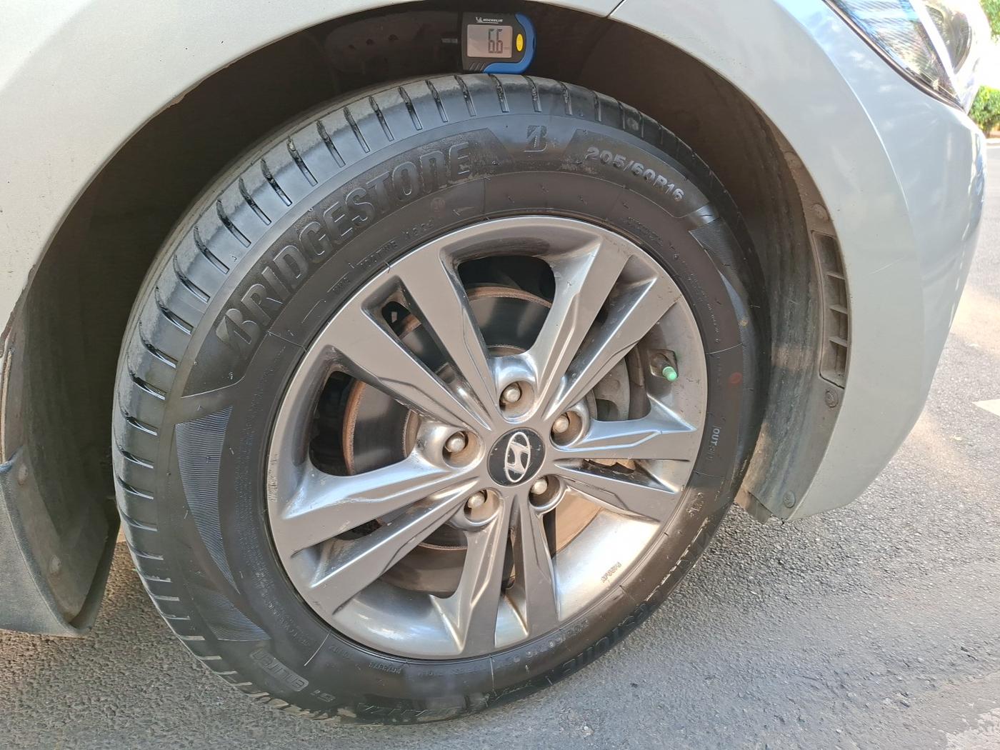 2016 Hyundai New Elantra 2.0 SX(O) AT PETROL, Petrol, Automatic, 51,989 km, tyre
