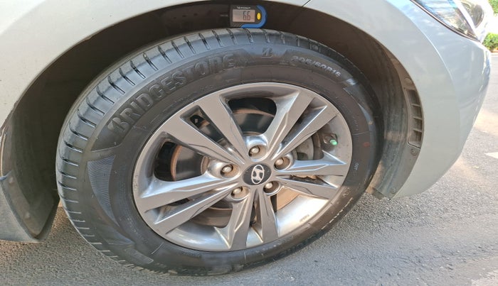 2016 Hyundai New Elantra 2.0 SX(O) AT PETROL, Petrol, Automatic, 51,989 km, tyre