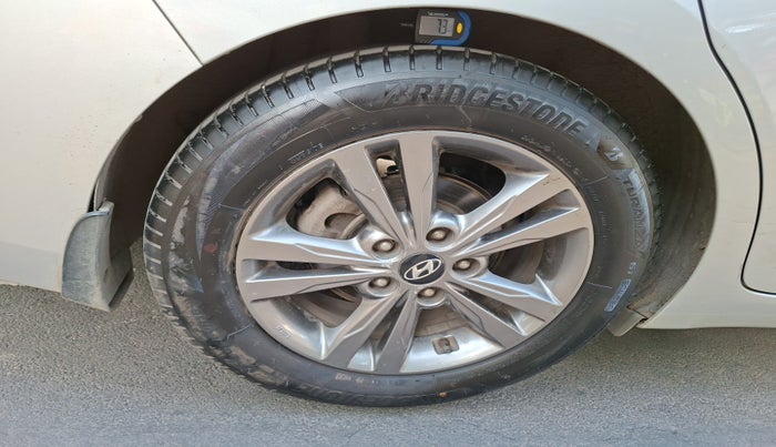 2016 Hyundai New Elantra 2.0 SX(O) AT PETROL, Petrol, Automatic, 51,989 km, tyre
