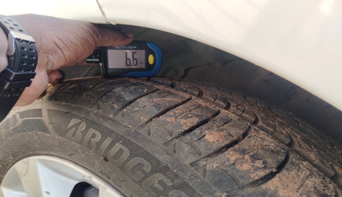 2016 Hyundai Verna FLUIDIC 4S 1.6 VTVT S AT, Petrol, Automatic, 61,671 km, tyre