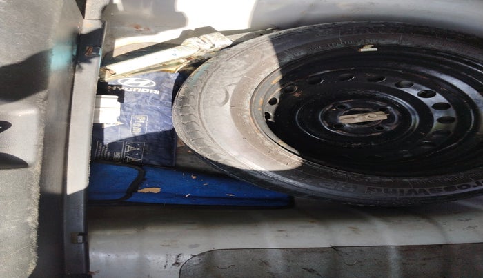 2016 Hyundai Verna FLUIDIC 4S 1.6 VTVT S AT, Petrol, Automatic, 61,671 km, tyre