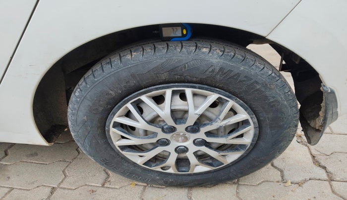 2015 Hyundai Eon ERA +, Petrol, Manual, 73,630 km, tyre