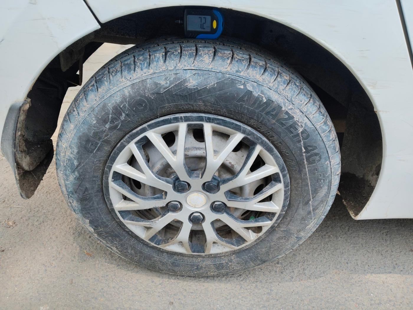 2015 Hyundai Eon ERA +, Petrol, Manual, 73,630 km, tyre