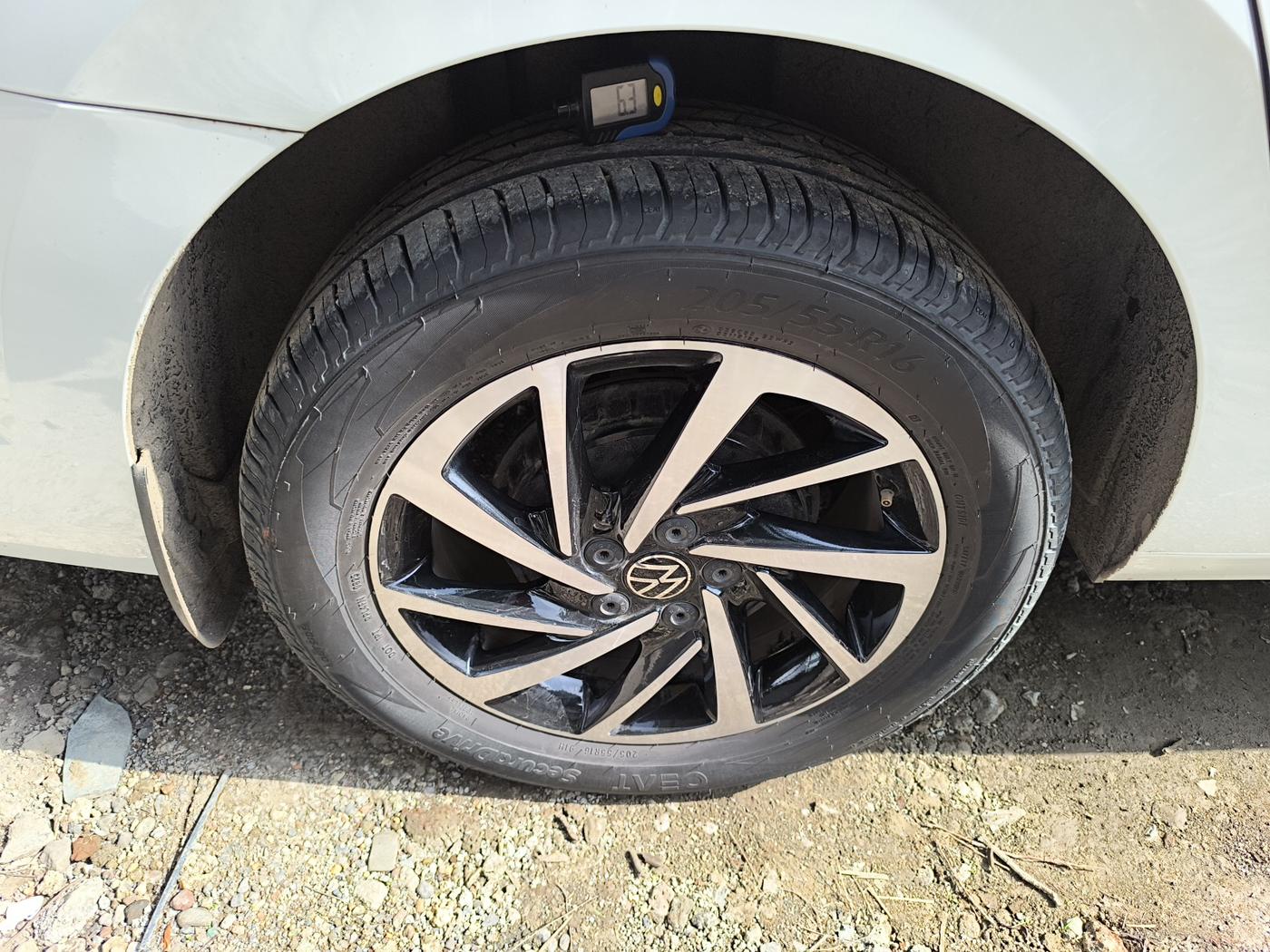 2025 Volkswagen VIRTUS GT PLUS TSI 1.5 EVO DSG, Petrol, Automatic, 4,222 km, tyre