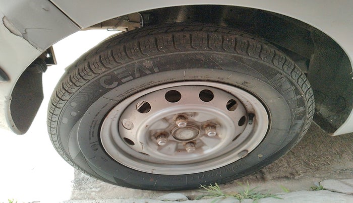 2012 Hyundai Eon ERA +, Petrol, Manual, 76,745 km, tyre