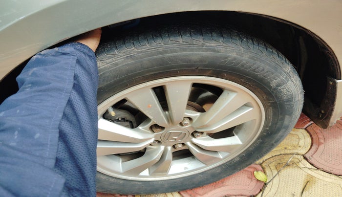 2008 Honda Accord 2.4L I-VTEC AT, Petrol, Automatic, 1,25,270 km, tyre