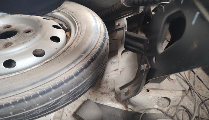 2018 Maruti Wagon R 1.0 LXI CNG, Petrol, Manual, 70,607 km, tyre