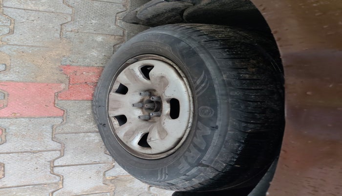 2014 Renault Duster 85 PS RXL DIESEL, Diesel, Manual, 1,86,000 km, tyre