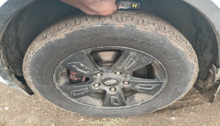 2012 Mahindra XUV500 W8, Diesel, Manual, 1,54,102 km, tyre