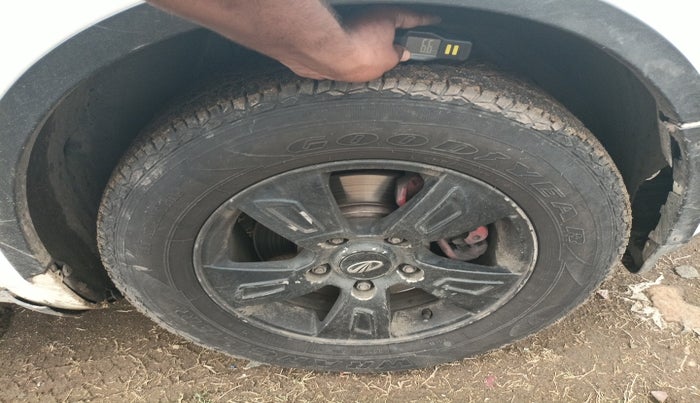 2012 Mahindra XUV500 W8, Diesel, Manual, 1,54,102 km, tyre