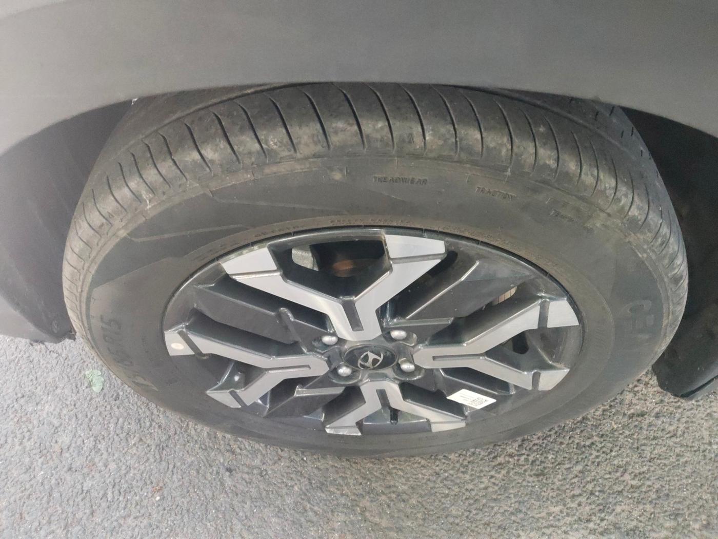 2024 Hyundai EXTER SX(O), Petrol, Manual, 26,356 km, tyre