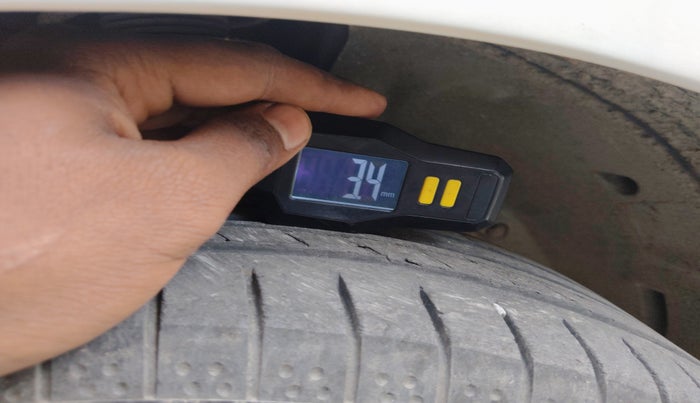 2018 Maruti Swift ZDI, Diesel, Manual, 74,600 km, tyre