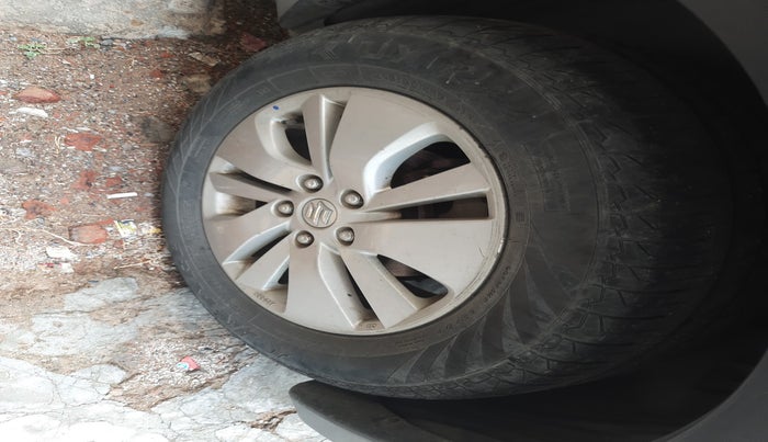2015 Maruti S Cross ZETA 1.3, Diesel, Manual, 1,70,097 km, tyre