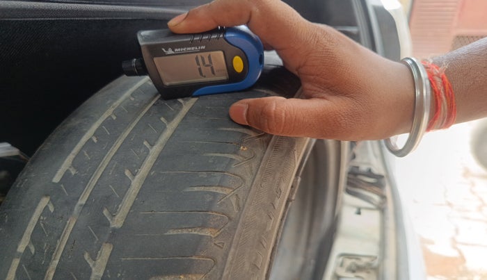 2018 Maruti Wagon R 1.0 VXI+, Petrol, Manual, 1,07,677 km, tyre