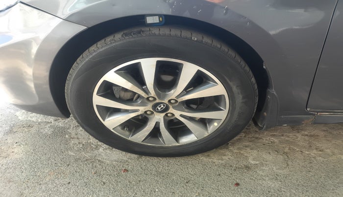 2014 Hyundai Verna FLUIDIC 1.6 CRDI SX, Diesel, Manual, 91,010 km, tyre