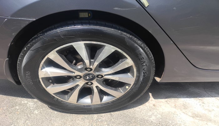 2014 Hyundai Verna FLUIDIC 1.6 CRDI SX, Diesel, Manual, 91,010 km, tyre