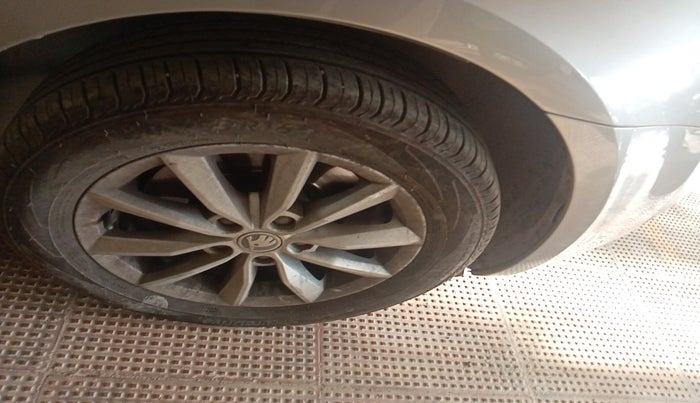2015 Skoda Octavia ELEGANCE 1.8 TSI AT, Petrol, Automatic, 14,44,000 km, tyre