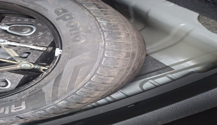 2022 MG ASTOR SUPER 1.5 MT, Petrol, Manual, 20,118 km, tyre