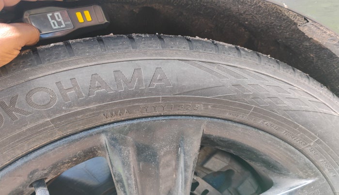 2013 BMW 3 Series 320d, Diesel, Automatic, 1,32,854 km, tyre