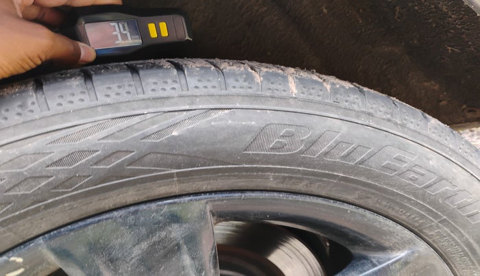 2013 BMW 3 Series 320d, Diesel, Automatic, 1,32,854 km, tyre