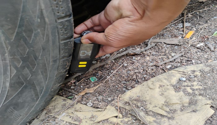 2013 BMW 3 Series 320d, Diesel, Automatic, 1,32,854 km, tyre