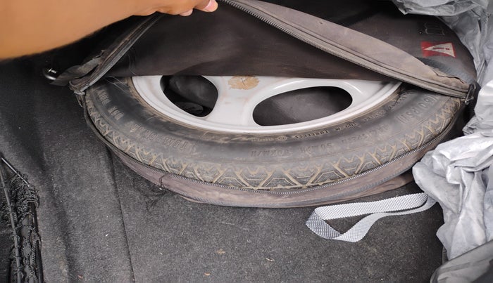 2013 BMW 3 Series 320d, Diesel, Automatic, 1,32,854 km, tyre