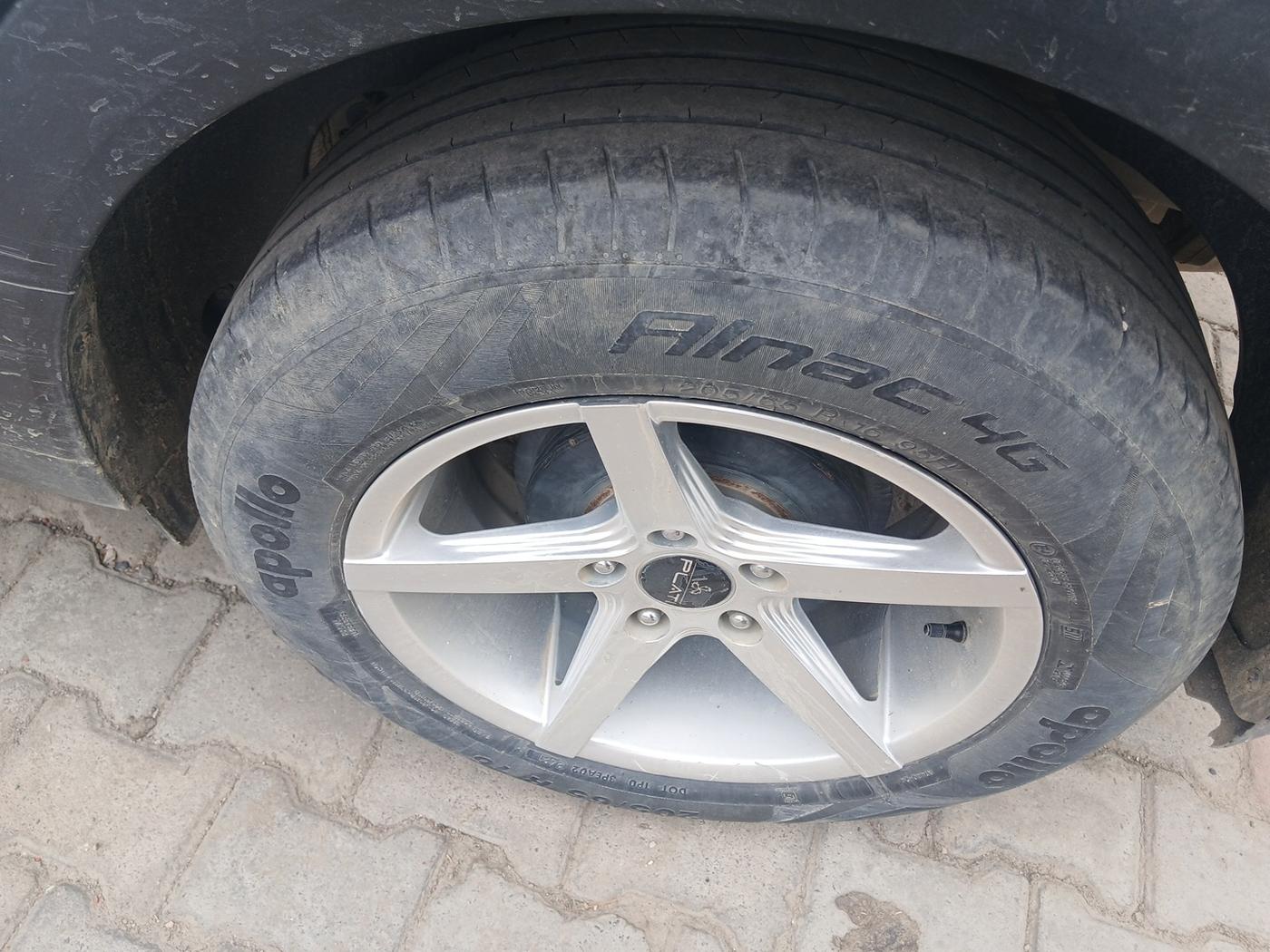 2016 Hyundai Creta SX 1.6 DIESEL, Diesel, Manual, 1,17,563 km, tyre