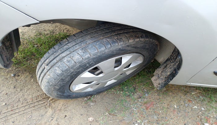 2013 Maruti Wagon R 1.0 LXI, Petrol, Manual, 72,908 km, tyre