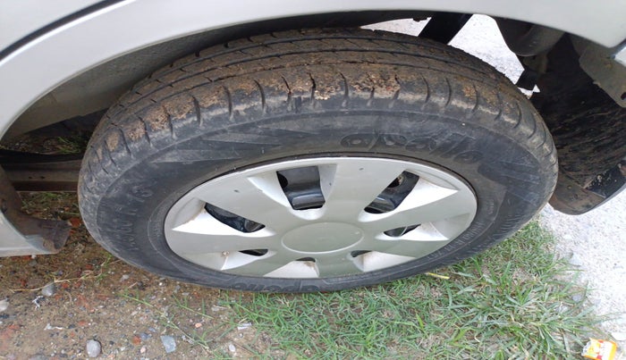2013 Maruti Wagon R 1.0 LXI, Petrol, Manual, 72,908 km, tyre