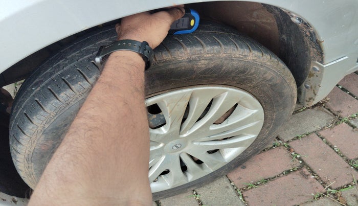 2017 Maruti Ertiga VXI, Petrol, Manual, 96,241 km, tyre