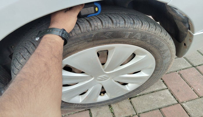 2017 Maruti Ertiga VXI, Petrol, Manual, 96,241 km, tyre