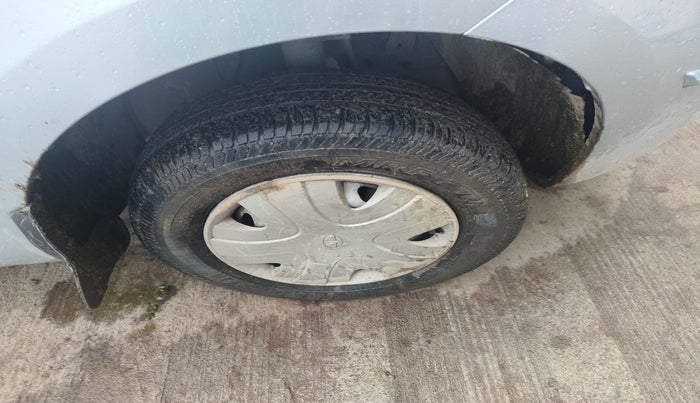 2011 Tata Indica Vista AURA SAFIRE, Petrol, Manual, 93,000 km, tyre