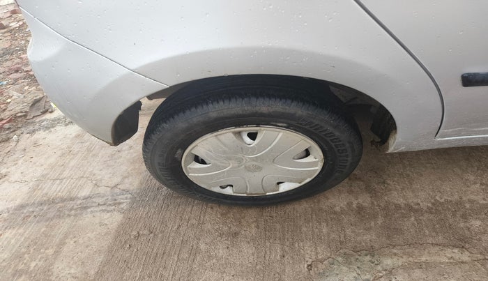 2011 Tata Indica Vista AURA SAFIRE, Petrol, Manual, 93,000 km, tyre