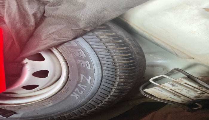 2011 Tata Indica Vista AURA SAFIRE, Petrol, Manual, 93,000 km, tyre