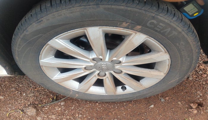 2014 Audi A3 2.0 TDI  PREMIUM, Diesel, Automatic, 1,35,268 km, tyre
