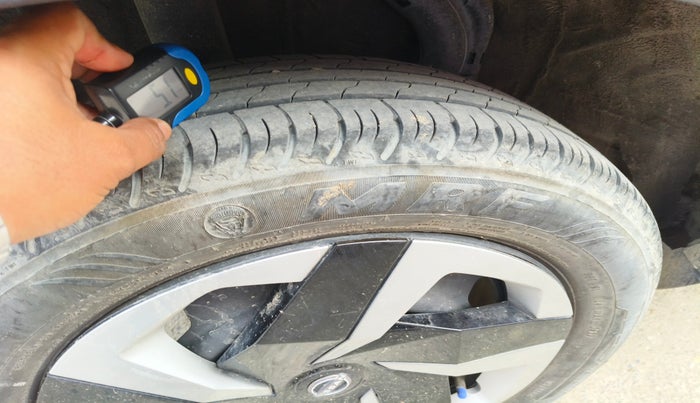 2022 Nissan MAGNITE XL, Petrol, Manual, 11,530 km, tyre