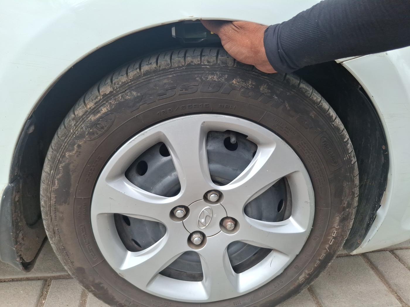 2013 Hyundai Verna FLUIDIC 1.6 CRDI EX, Diesel, Manual, 68,534 km, tyre