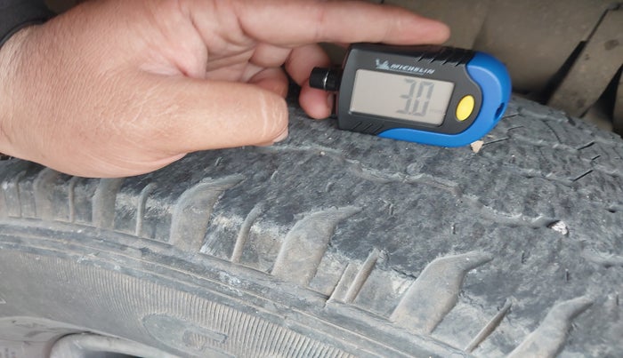 2010 Mahindra Bolero VLX CRDE, Diesel, Manual, 82,176 km, tyre