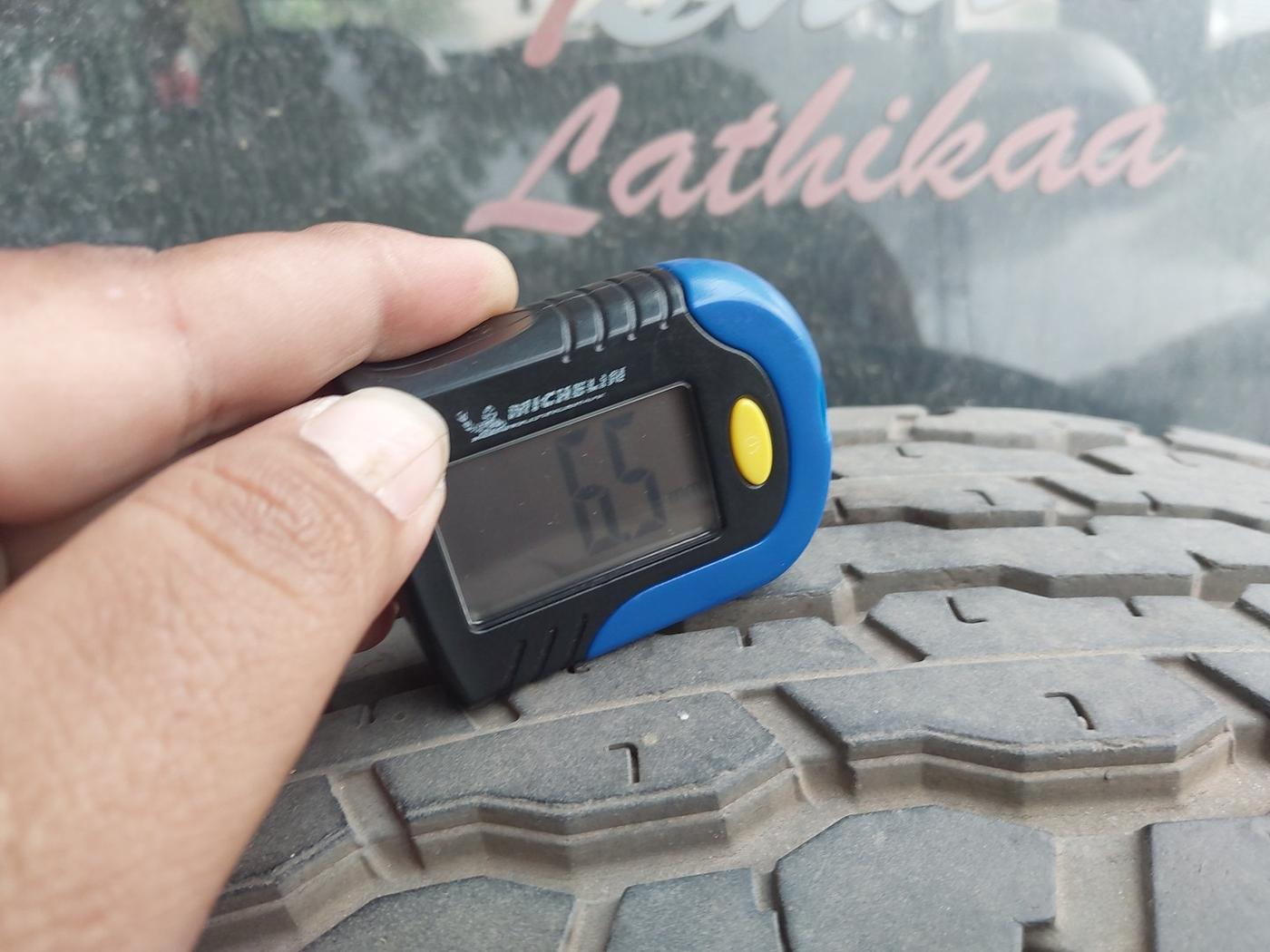 2010 Mahindra Bolero VLX CRDE, Diesel, Manual, 82,176 km, tyre