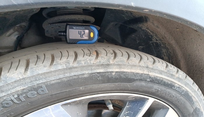 2019 Mahindra XUV300 W8 (O) 1.2 PETROL, Petrol, Manual, 1,08,684 km, tyre